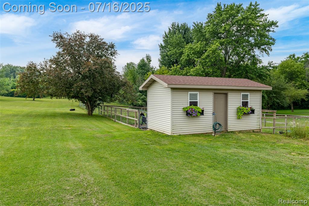 7366 E Maple Avenue, Grand Blanc, MI 48439 — Photo 9