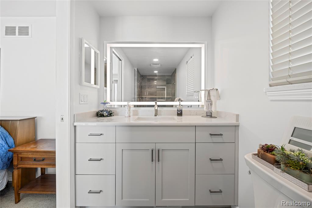 50666 Jefferson Avenue, D8, New Baltimore, MI 48047 — Photo 16