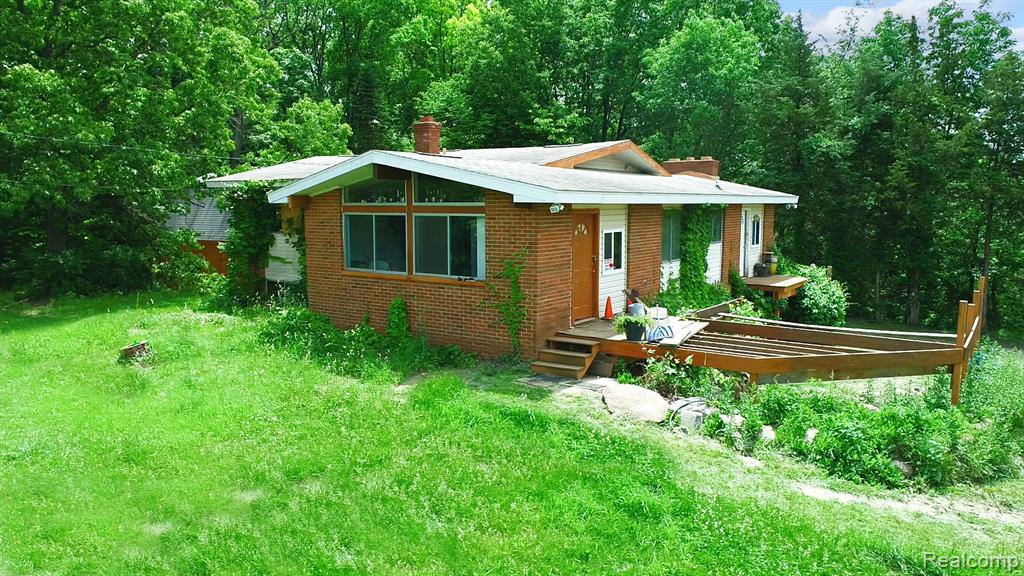 1050 Teggerdine Road, White Lake, MI — Photo 13