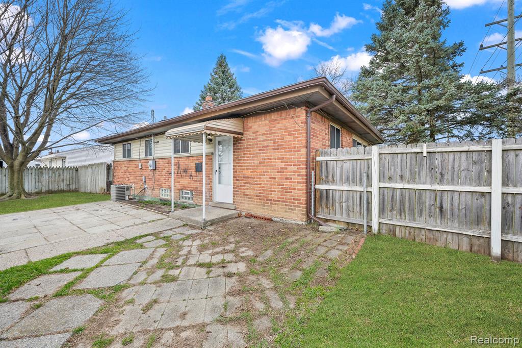 1009 BUICK Avenue, Ypsilanti, MI 48198 — Photo 24