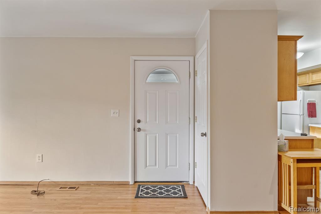 39727 VILLAGE WOOD Lane, Novi, MI — Photo 6