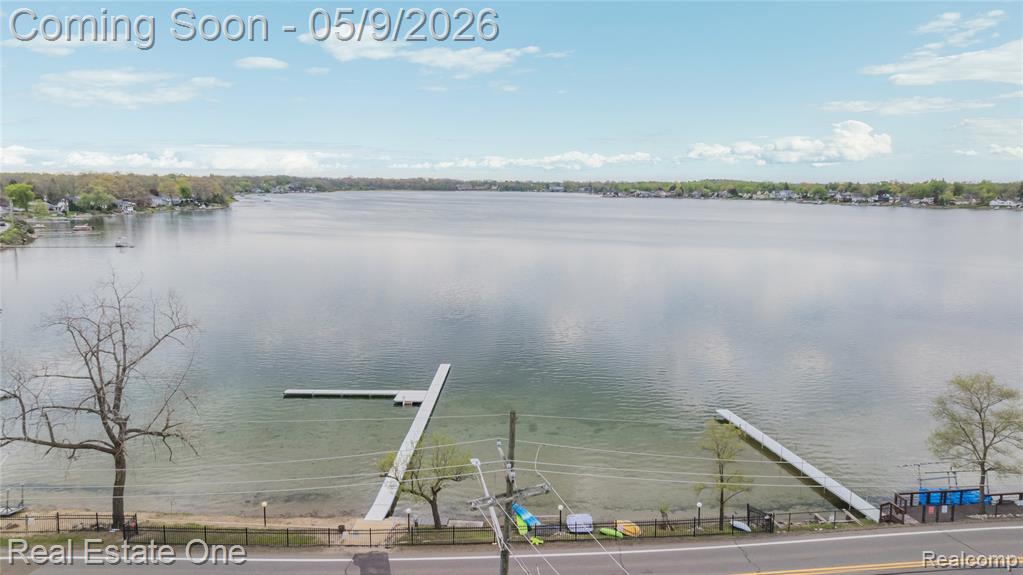 537 Woodbridge Circle, Waterford, MI 48327 — Photo 36