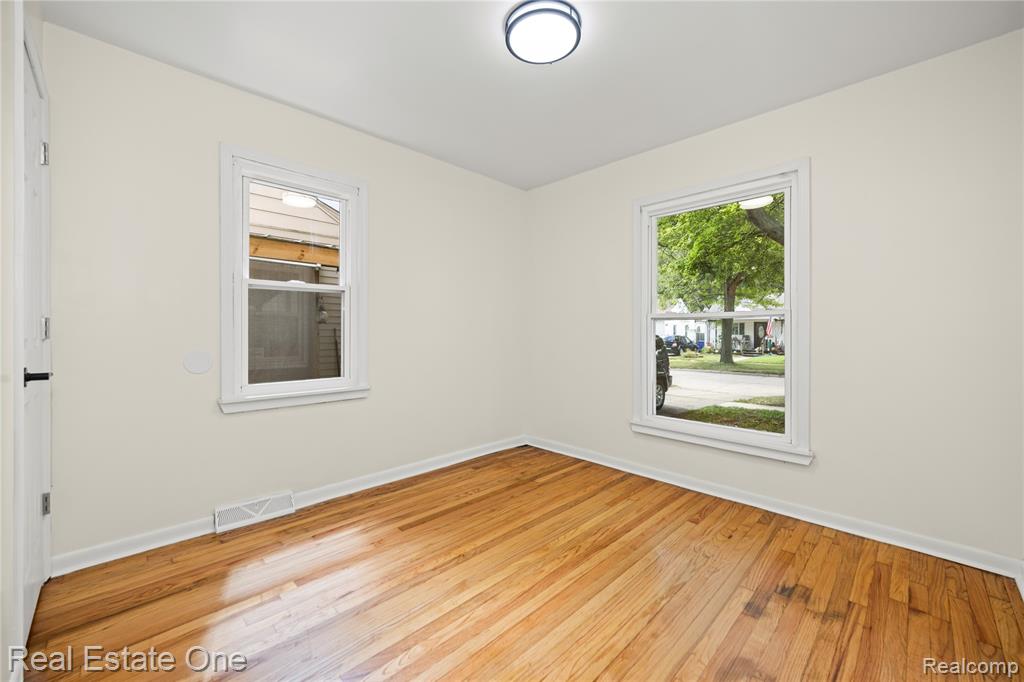 4521 COLUMBUS Street, Wayne, MI 48184 — Photo 17
