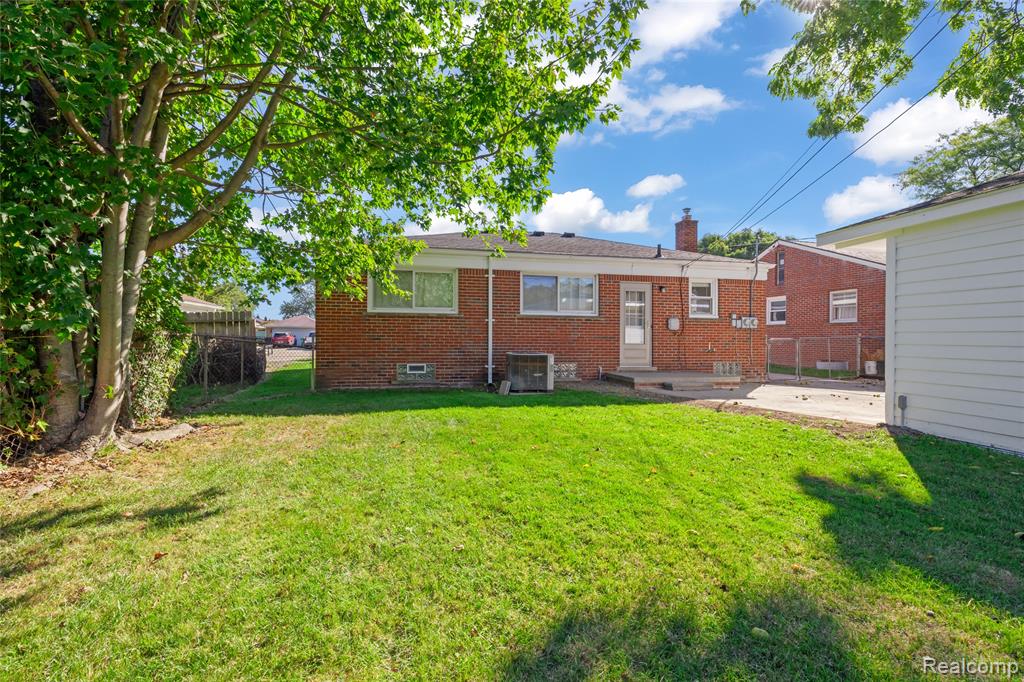6727 Hawthorne Street, Garden City, MI — Photo 4