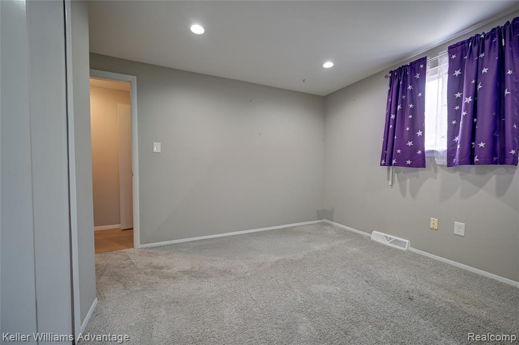 18467 Middlesex Avenue, Lathrup Village, MI 48076 — Photo 48