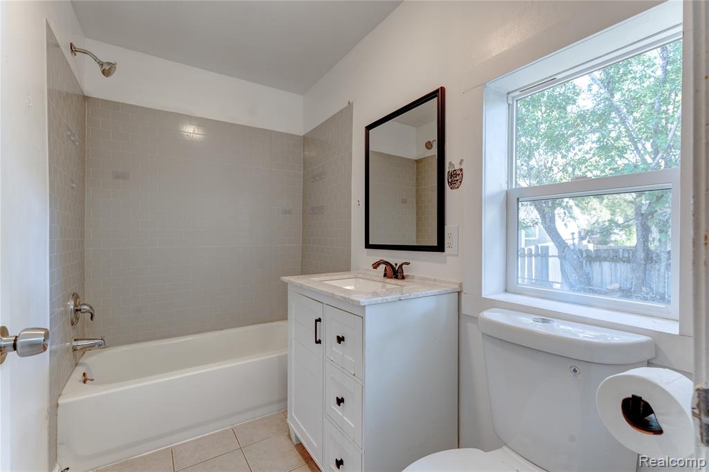 99 Calvert Avenue, Waterford, MI 48328 — Photo 11