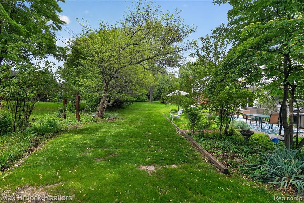 7456 Glengrove Drive, Bloomfield Hills, MI 48301 — Photo 49