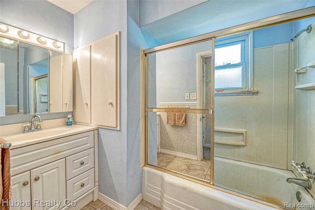 5305 Lapeer Road, Burton, MI 48509 — Photo 25