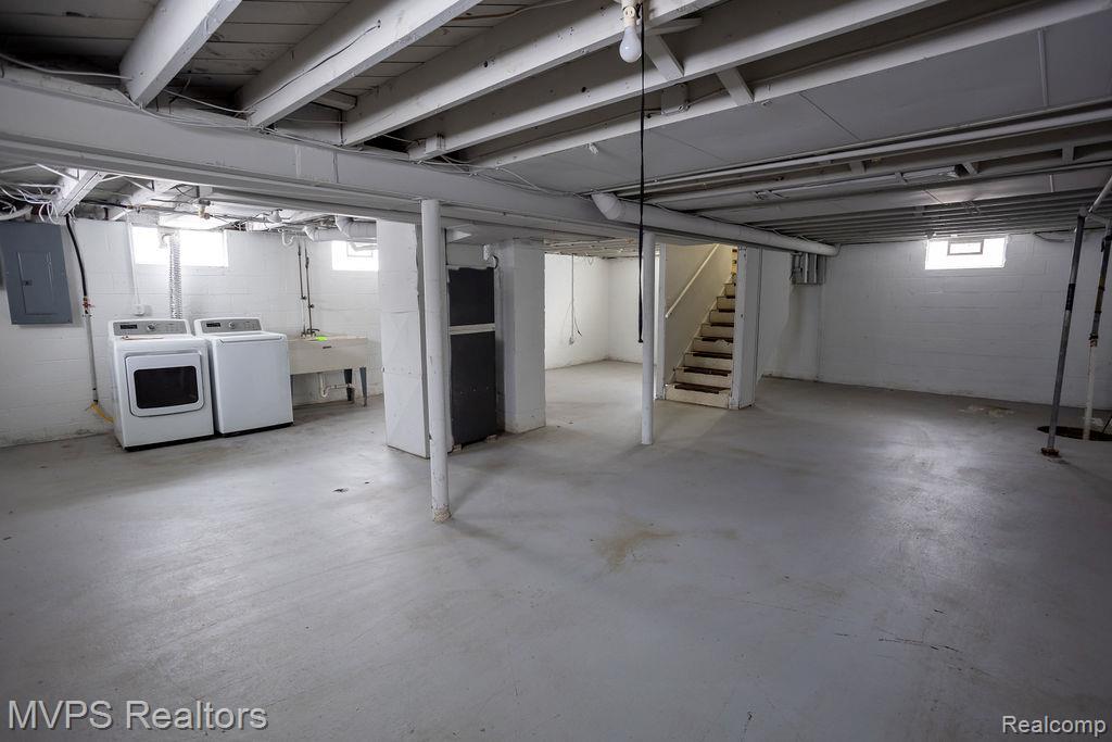 1107 E Muir Avenue, Hazel Park, MI 48030 — Photo 12