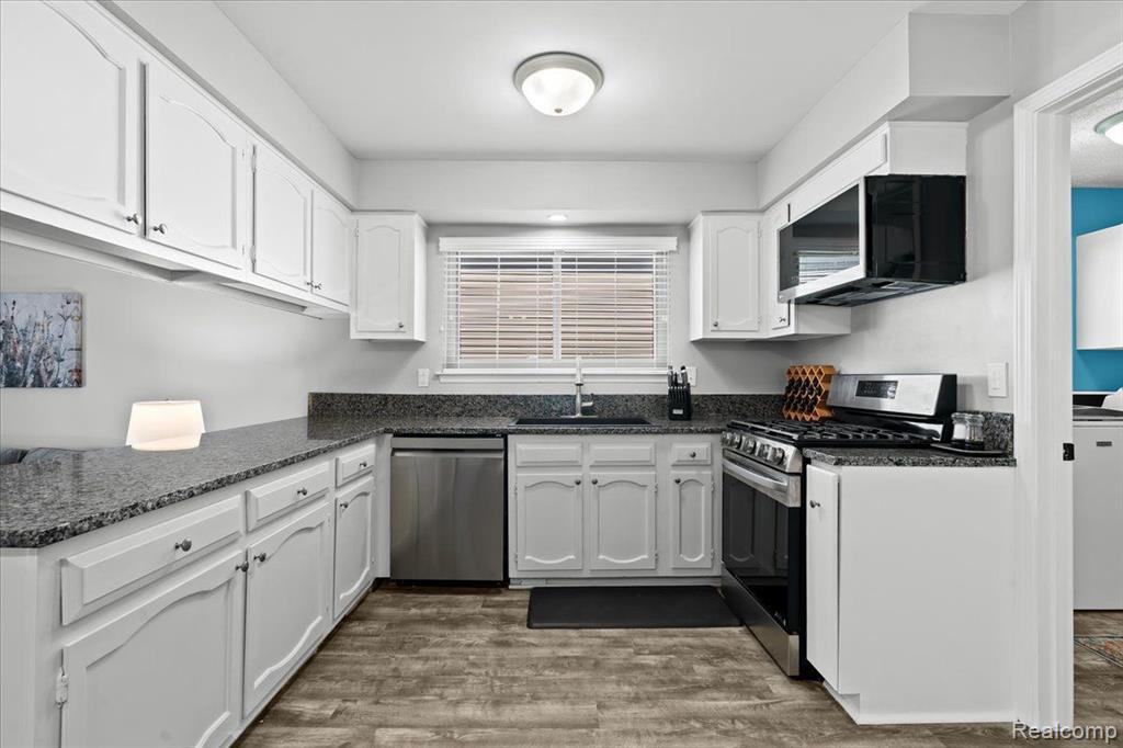 46433 Plum Grove Drive, Macomb, MI 48044 — Photo 11