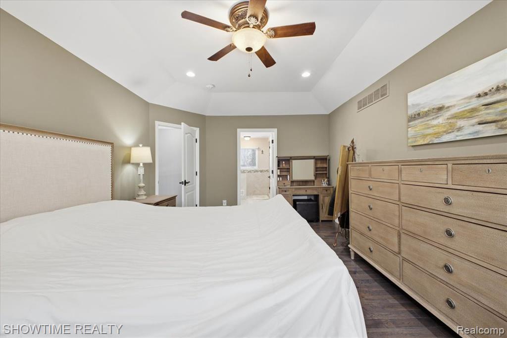 4157 Springbrook Drive, Sterling Heights, MI 48314 — Photo 36