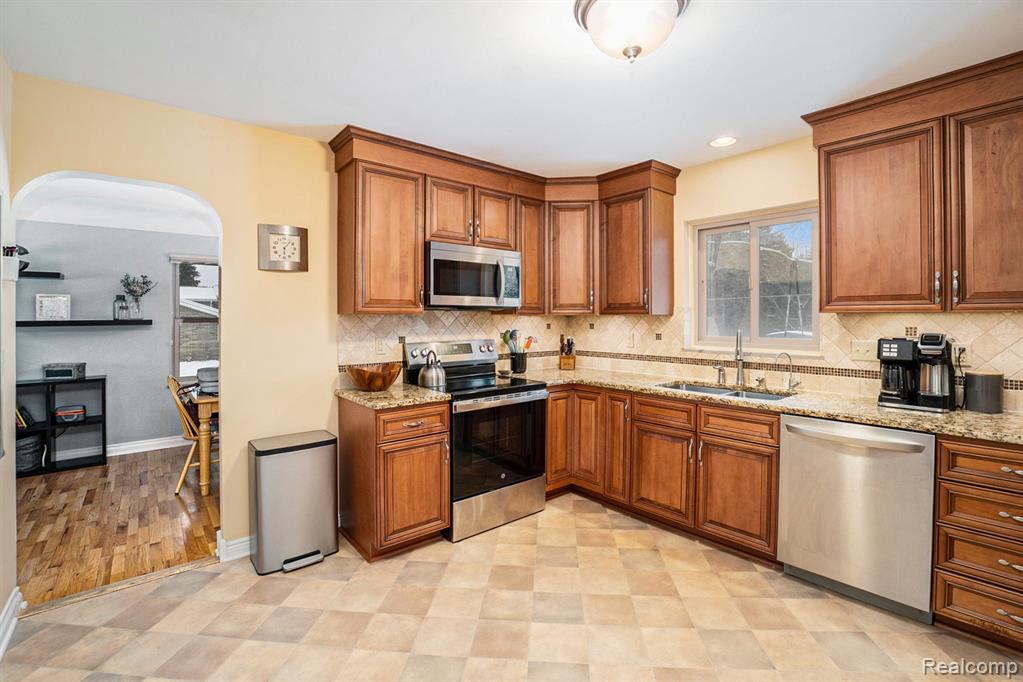 7545 Porter Road, Grand Blanc, MI 48439 — Photo 10