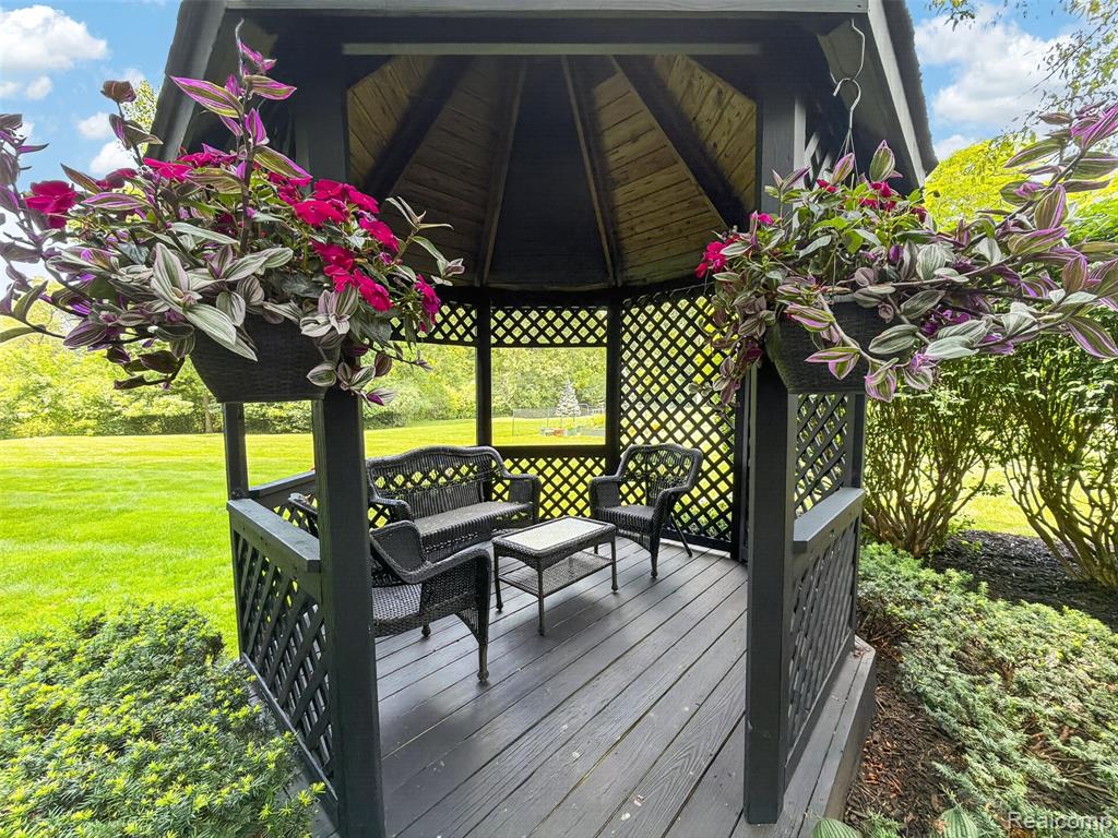 6713 Aurora Drive, Troy, MI 48098 — Photo 13