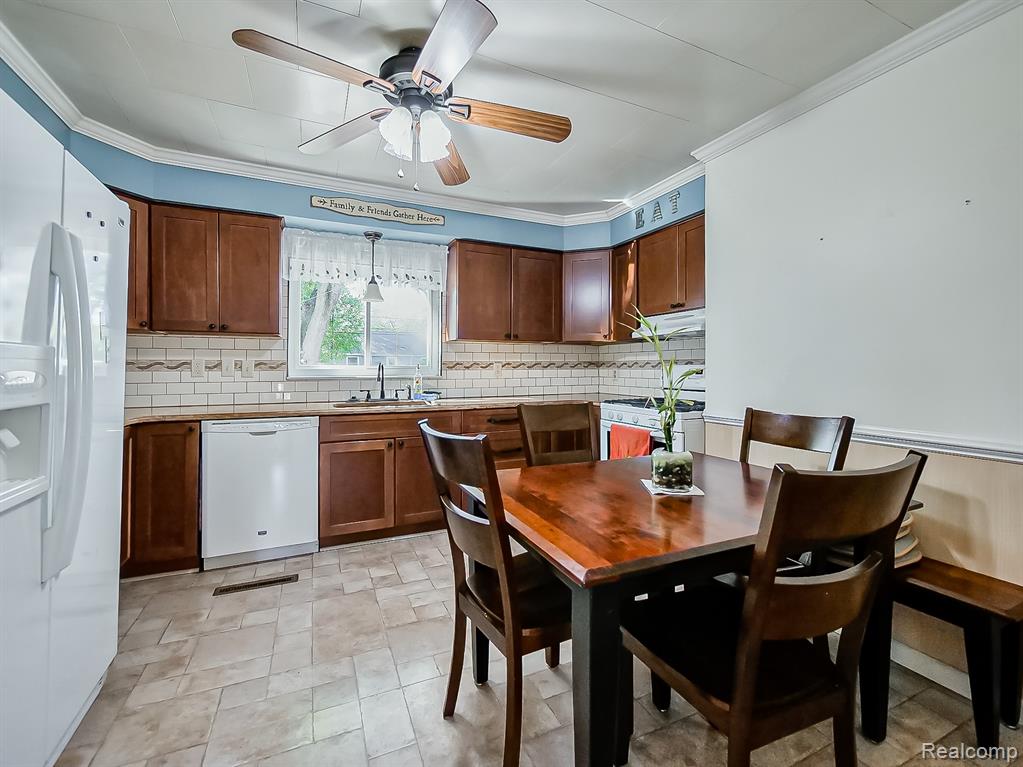 4656 Edgewood Street, Dearborn Heights, MI 48125 — Photo 2