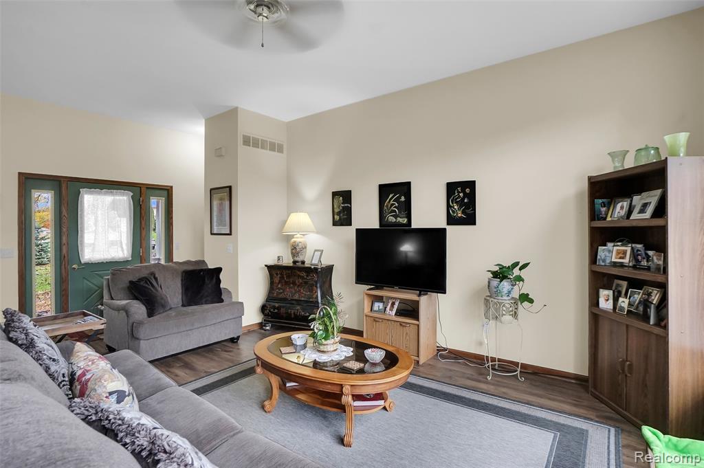 8127 Goldenrod Court, Brighton, MI 48116 — Photo 5