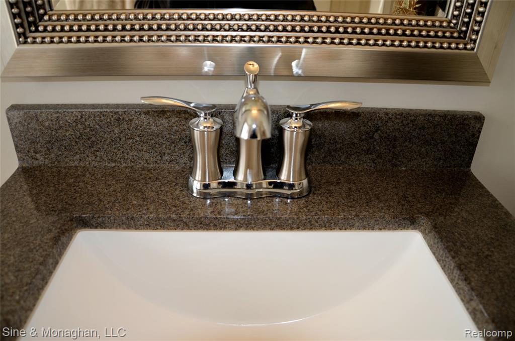 421 W Kalama Avenue S, Madison Heights, MI 48071 — Photo 23