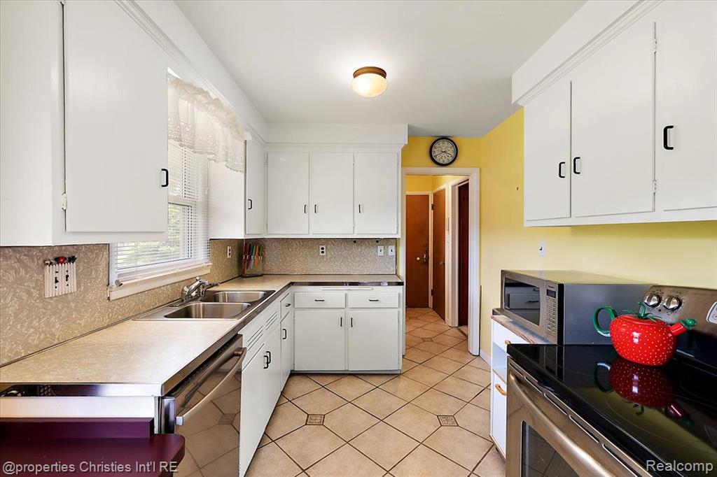 5252 Doherty Drive, West Bloomfield, MI 48323 — Photo 13
