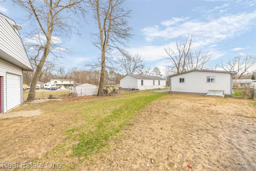 542 SNYDER Road, Highland, MI — Photo 24