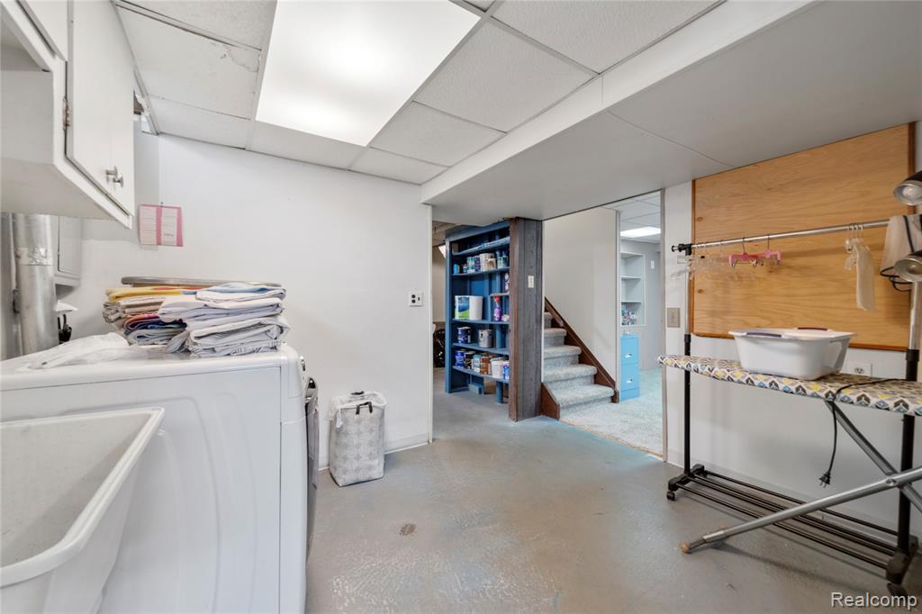 4902 Hubbard Drive, Troy, MI 48085 — Photo 31