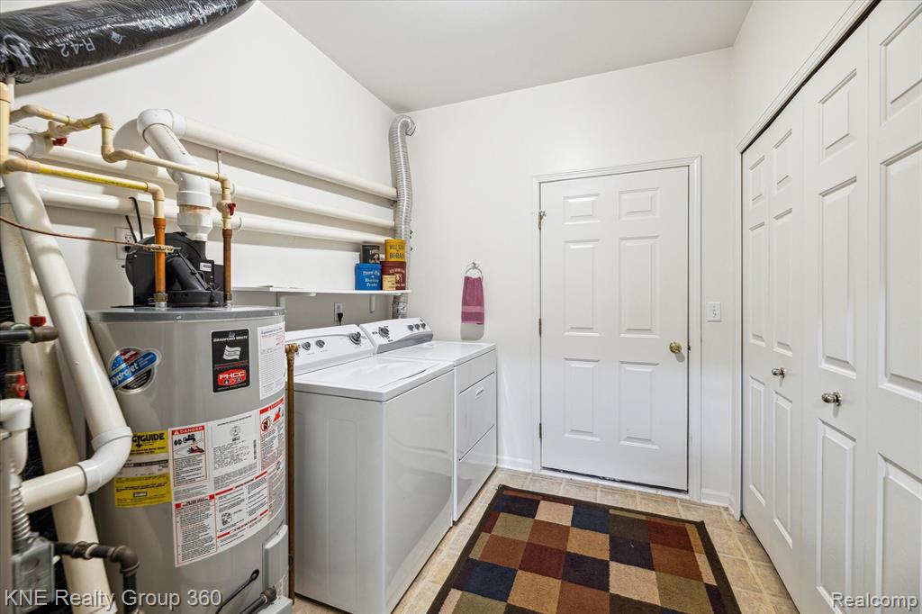 1056 SHIAWASSEE Circle, Howell, MI 48843 — Photo 38