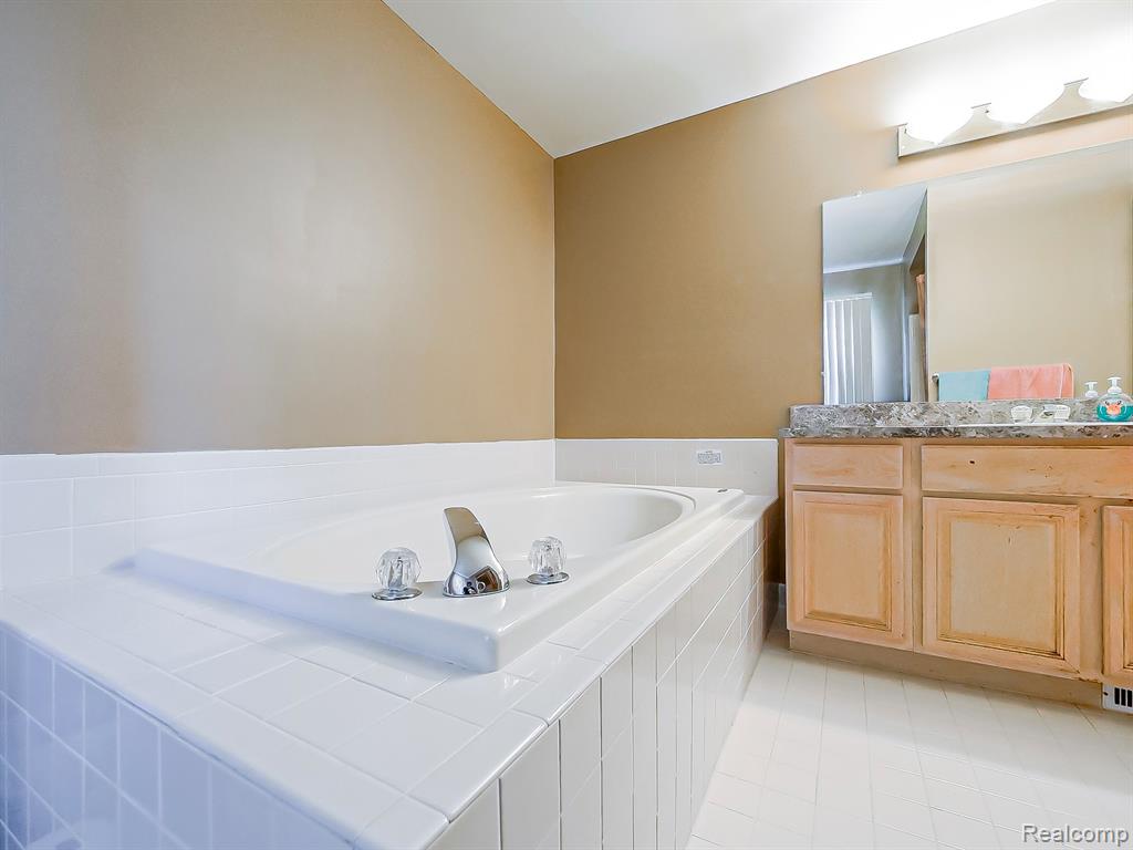 48199 Lafayette Drive, Macomb, MI 48044 — Photo 28