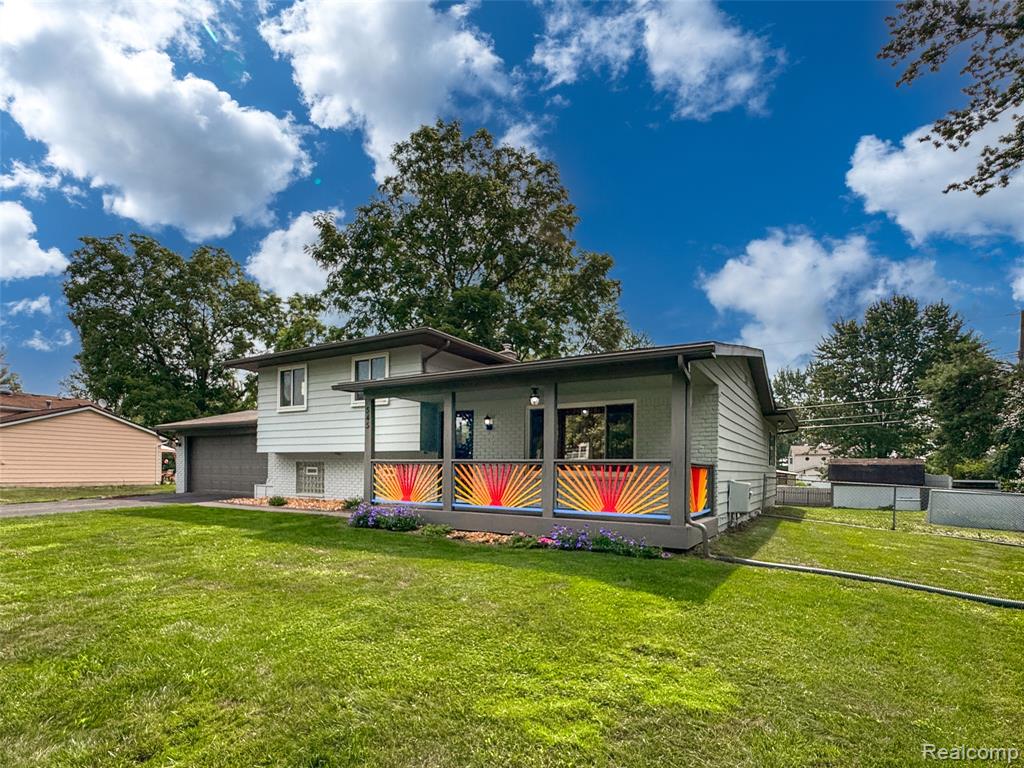 545 Woodbridge Circle, Waterford, MI 48327 — Photo 36