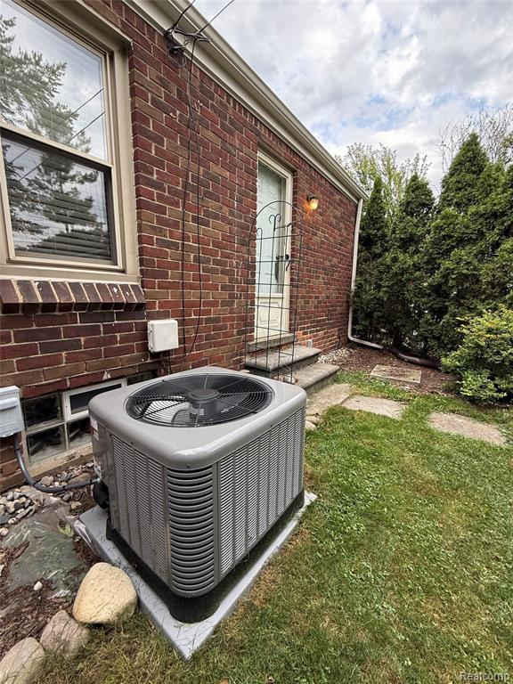 651 N Highland Street, Dearborn, MI 48128 — Photo 18