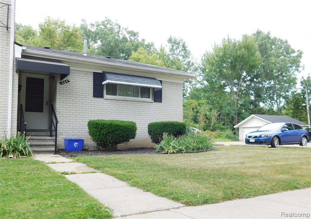 154 S Christine Circle, Mount Clemens, MI 48043