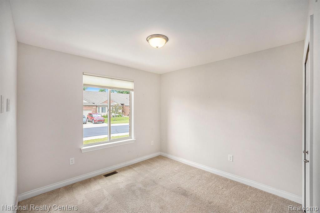 51185 DUNSTON Lane, Chesterfield, MI — Photo 11