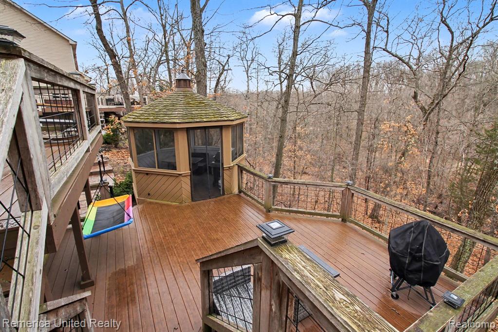 7719 PARTRIDGE HILL Drive, Brighton, MI 48116 — Photo 18