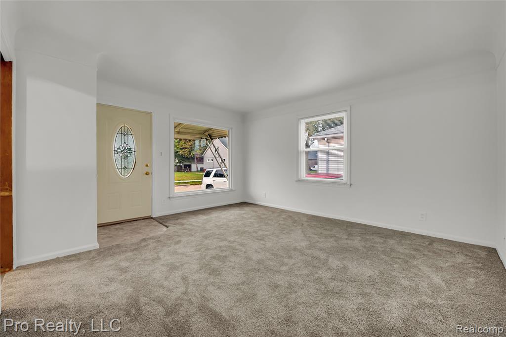 650 CLEOPHUS Parkway, Lincoln Park, MI 48146 — Photo 5
