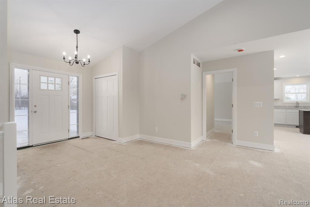 11289 Green Road, Goodrich Vlg, MI — Photo 15