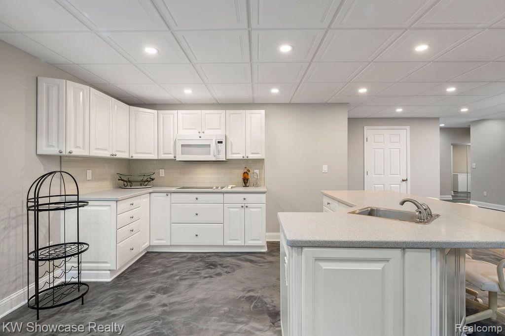 6061 TURNBERRY Drive, Commerce Twp, MI 48382 — Photo 45