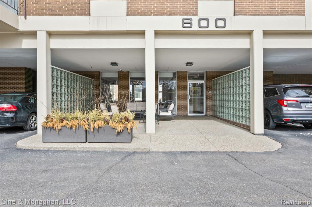 600 W BROWN Street, 102, Birmingham, MI 48009 — Photo 2