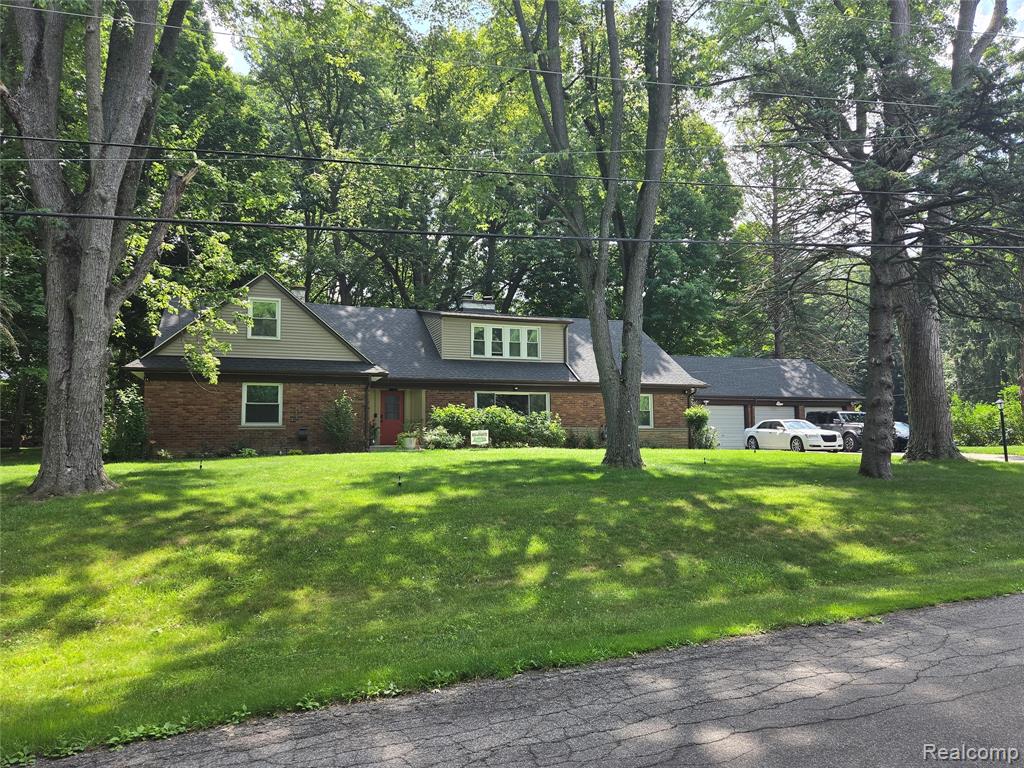 24100 Tamarack Trail, Southfield, MI 48075