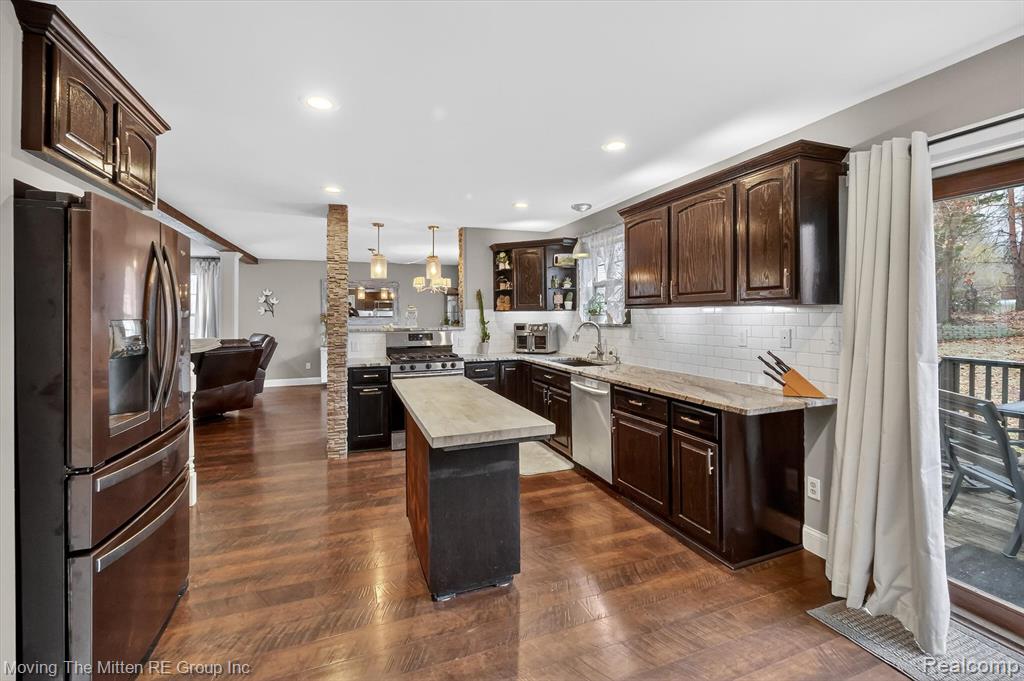10129 Walnut Shores Drive, Fenton, MI 48430 — Photo 12