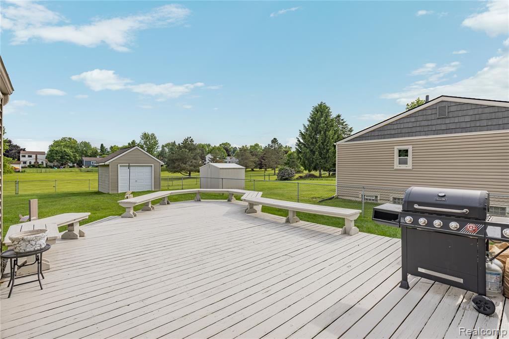 3553 Loon Lake Road, Wixom, MI 48393 — Photo 21