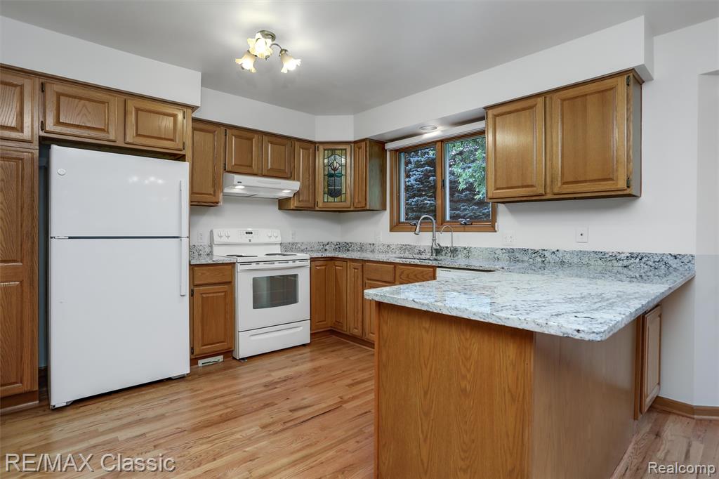 4150 Heatherwood Drive, Commerce Twp, MI 48382 — Photo 12