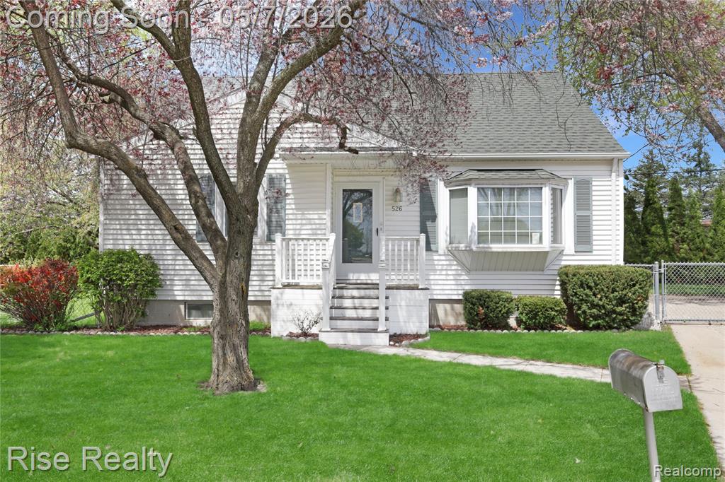 526 Dodson Court, Bay City, MI 48708 — front exterior