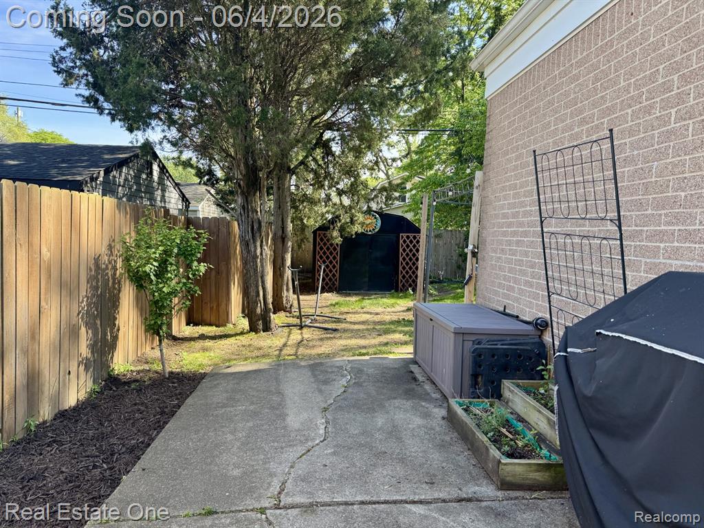 311 W Brockton Avenue, Madison Heights, MI 48071 — Photo 44