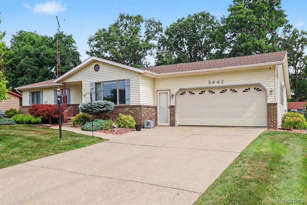 9442 WOODSIDE Trail, Swartz Creek, MI 48473 — Photo 7