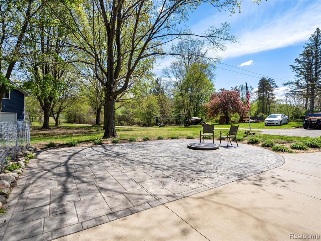 579 S HOSPITAL Road, Waterford, MI 48327 — Photo 50