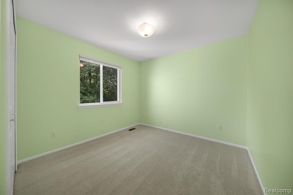600 Akram, Oxford, MI 48371 — Photo 16