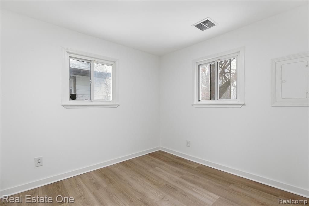 414 Kenilworth Avenue, Pontiac, MI 48342 — Photo 11