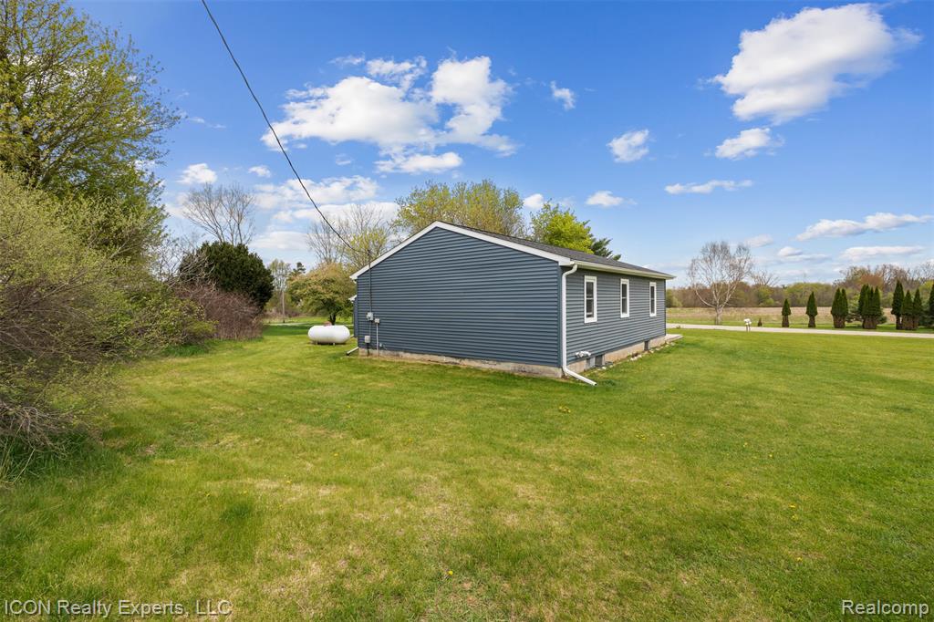 6093 Old State Road, North Branch, MI 48461 — Photo 33