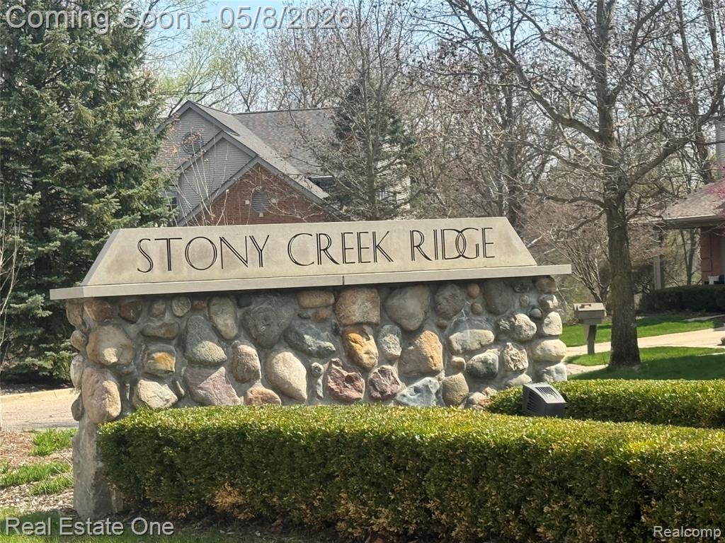 419 Roundview Drive, Rochester, MI 48307 — Photo 2