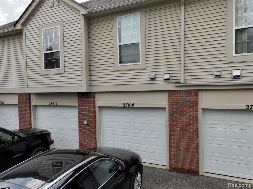 27104 CHESAPEAKE Circle, Walled Lake, MI 48390 — Photo 31