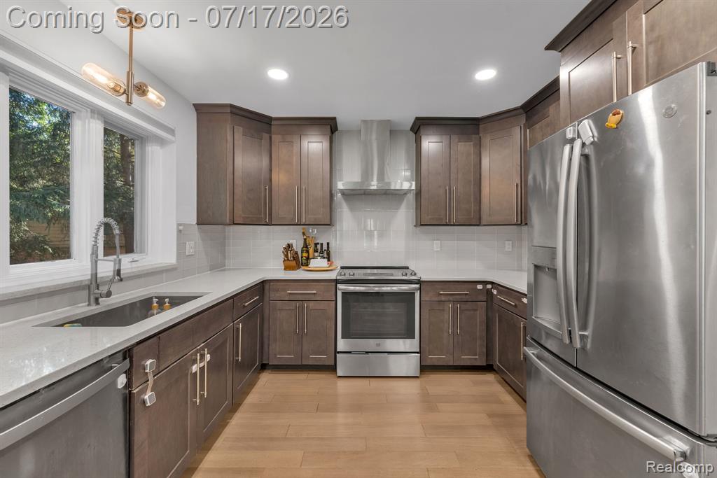 6081 Beachwood Drive, West Bloomfield, MI 48324 — Photo 16
