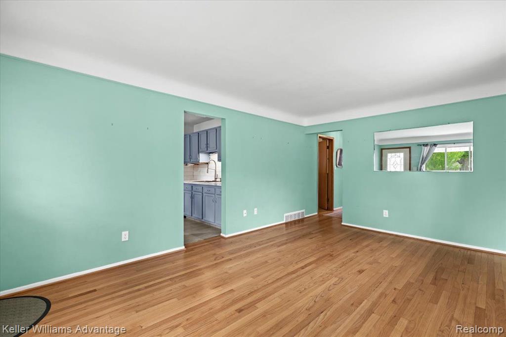 4050 MAYFAIR Street, Dearborn Heights, MI 48125 — Photo 7
