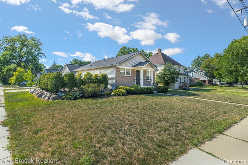 694 S Squirrel Road, Auburn Hills, MI 48326 — Photo 7